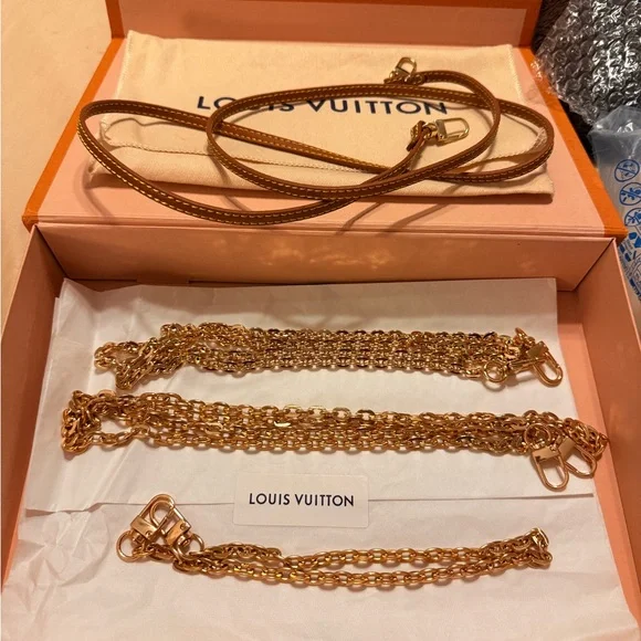 Vintage Louis Vuitton Pochette Accessoires Monogram bag with Gold Chain - Picture 11 of 11